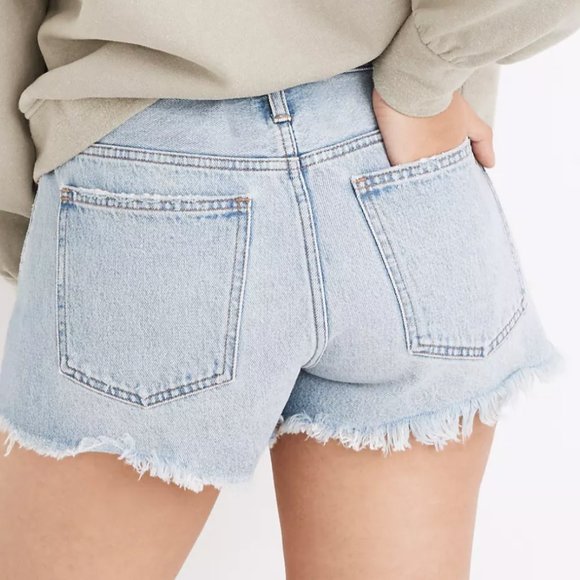 Madewell Curvy Relaxed Denim Shorts in Cedarcroft Wash Size 28 - Picture 3 of 7